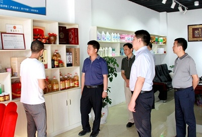 紀(jì)道清調(diào)研房縣電子商務(wù)平臺建設(shè)工作